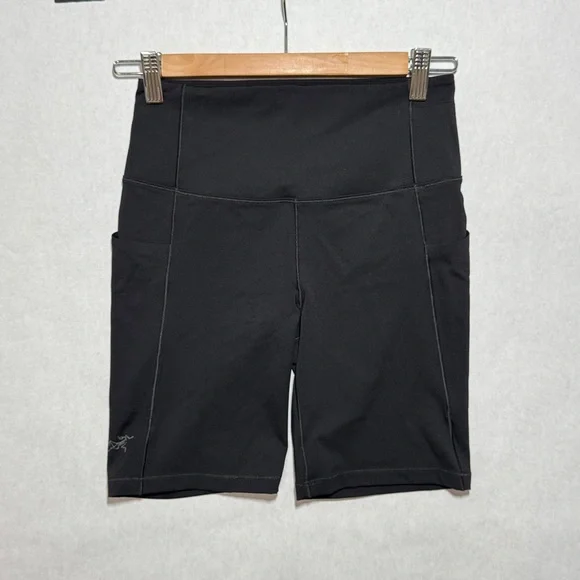 ARC'TERYX Essent High Rise Shorts Stretch Pull On 8" Women's Size 2 Black  - NEW - Picture 3 of 10